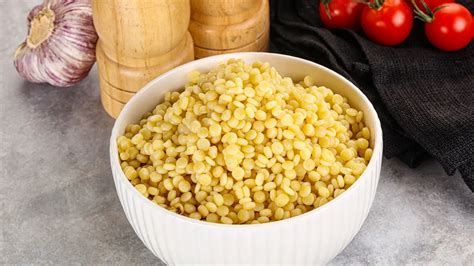 Szemes tarhonya pirul az olajban