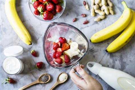 Különböző smoothie alapanyagok vizuális gyűjteménye