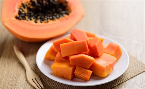 Papaya kockák tálban