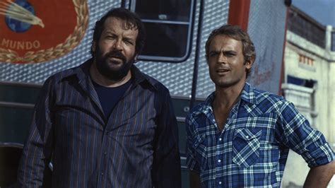 Bud Spencer és Terence Hill esznek a filmben