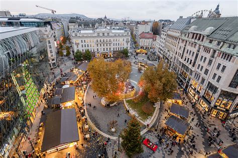 A Vörösmarty tér a '90-es években