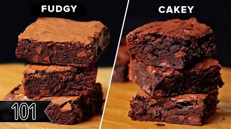 Különböző textúrájú brownie-szeletek: fudgy és cakey