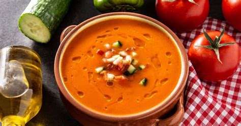 Különböző gazpacho variációk és betétek