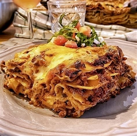 Lasagne rétegek kirakása