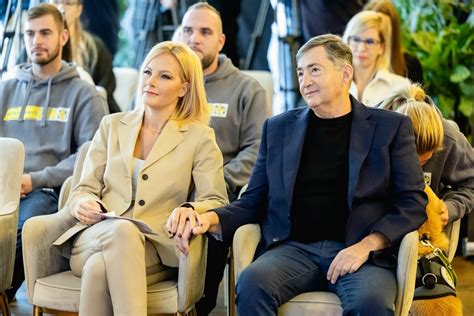Iszak Eszter és Várkonyi Andrea közös főzés közben