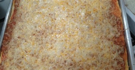 Bolognai raguval készült pizza szeletei