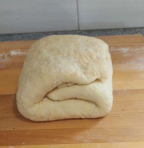Pogácsa hajtogatása