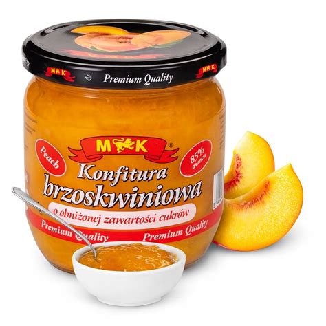Kész őszibarack lekvár üvegekben, címkével