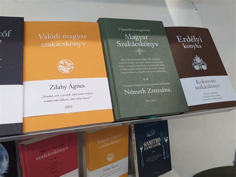 Régi szakácskönyvek gyűjteménye polcon