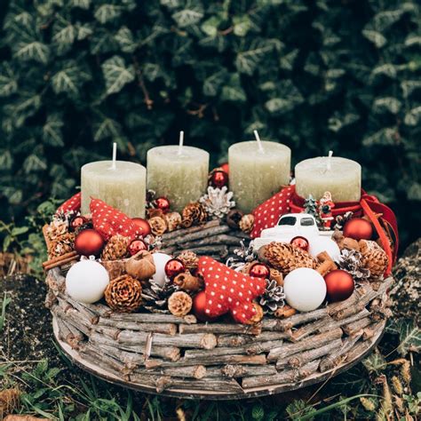 Mécsesekkel díszített adventi koszorú