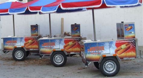Balaton part mozgó hot-dog árus