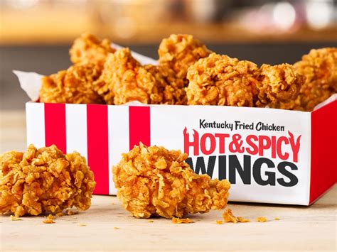KFC Hot Wings csirkeszárnyak és szósz