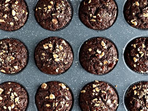 csokis muffinok tepsiben