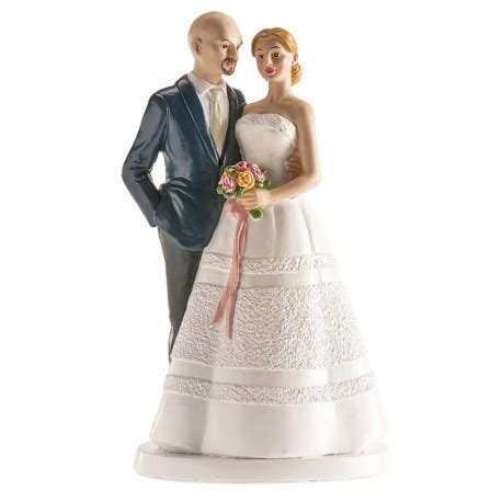 Elegáns nászpár figura esküvői tortán