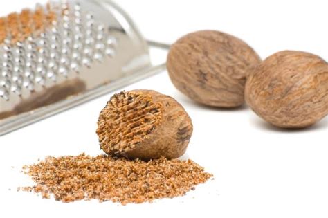 Szerecsendió egészben és őrölve