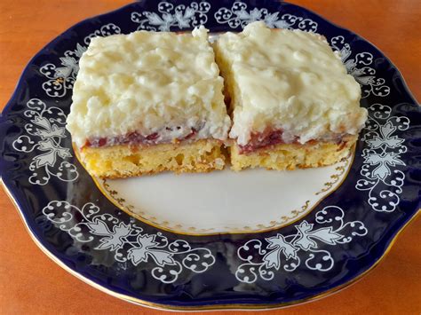 Kekszes tejberizs szelet rétegezése