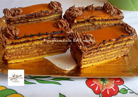 Torta szeletek a Dobos és citromtorta egyesítésével
