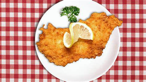 Hatalmas méretű rántott hús egy tányéron