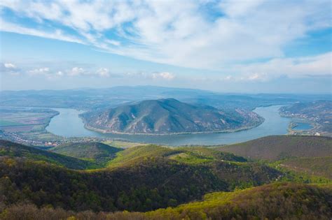 A Dunakanyar panorámája Göd közelében