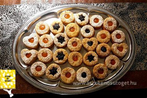 Különböző linzer formák és díszítések