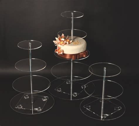 Tortaállvány és aprósütemények