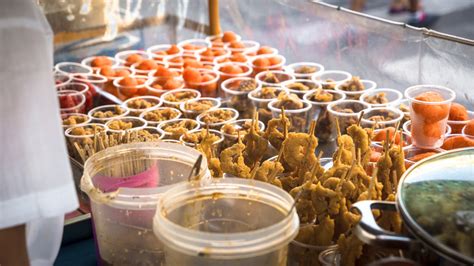 Sundae street food with dipping sauce