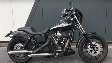 Harley-Davidson motorkerékpárok és a Sons of Anarchy logóval ellátott limitált kiadású modellek, amelyeket Sturgisben mutattak be.