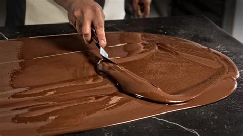 csokoládé temperálása és felvitele transzferfóliára