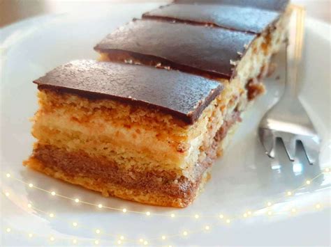 különböző krémekkel töltött sütemények