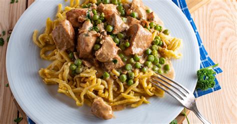 zöldborsós csirkeragu tálalva