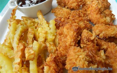 csirkemell csíkok pirulnak a serpenyőben