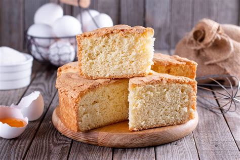 magas torta piskóta lapokkal