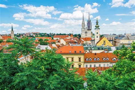 Charming város látképe