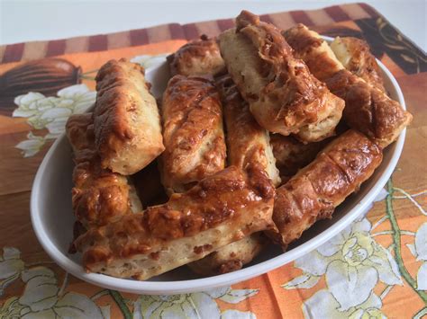 túrós-lisztes-margarin rudak tálalva