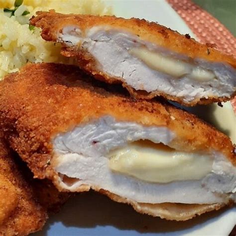 Spenóttal és sajttal töltött csirkemell sütés közben