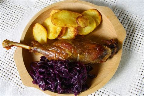 Sült libacomb lila káposztával és burgonyával