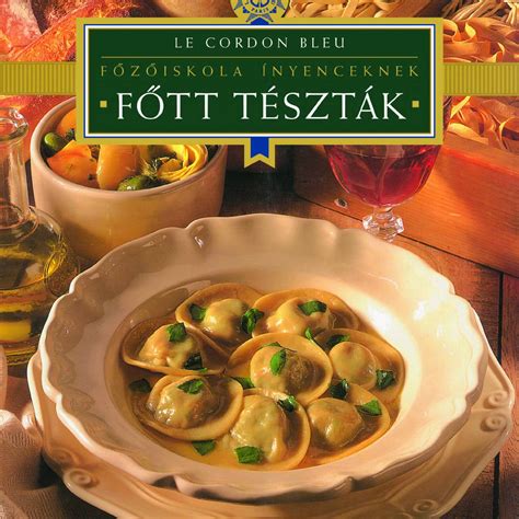 különböző formájú főtt tészták színes zöldségekkel keverve egy tálban