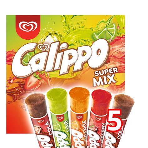 Két Calippo jégkrém, egy eper és egy lime ízű, fröccsenő vízzel és gyümölcsökkel körülvéve