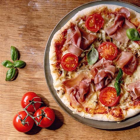 Nápolyi pizza egy kőkemencében