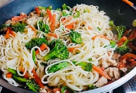 Tápanyagban gazdag brokkolis-csirkemelles spagetti