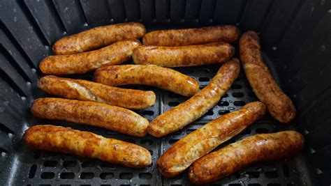 Kolbász sütése forrólevegős fritőzben