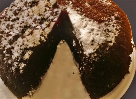 Tűpróba a mikrós sütemény elkészültségének ellenőrzésére