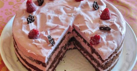 Málnás csokoládétorta szeletelve