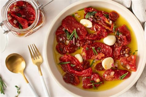 Sun-dried tomatoes in olive oil with herbs