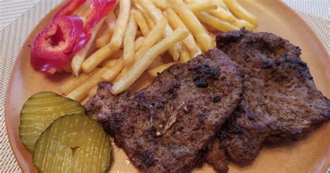 A tarja szeletek előkészítése és a fűszeres pác bemutatása