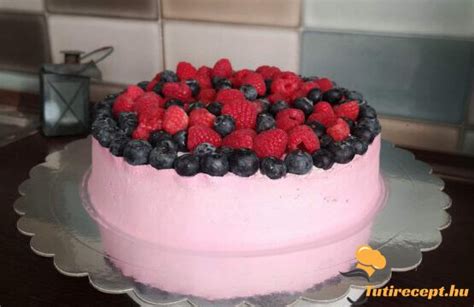 házi készítésű erdei gyümölcs torta