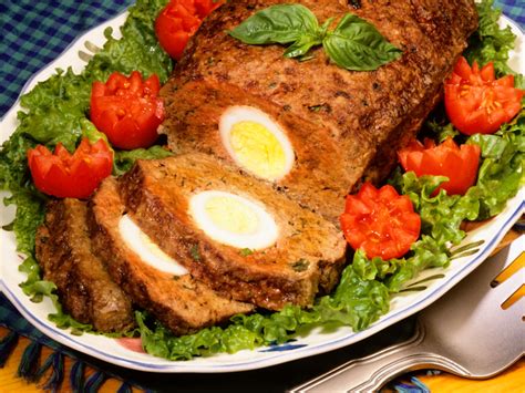 Szeletelt tojással töltött fasírt