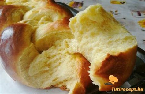 Puha, foszlós szendvicskenyér szeletelve