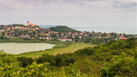 Zánka környéki táj és a Balaton látványa