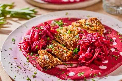 Sütőben sült magos-parmezános csirke céklás burgonyapürével és céklaslaw-val